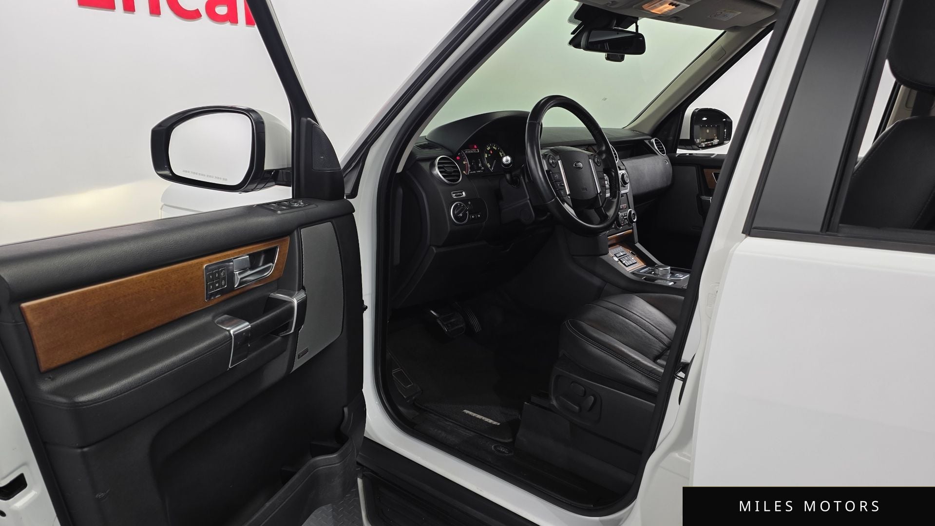 Land Rover Discovery 2016 — миниатюра 10