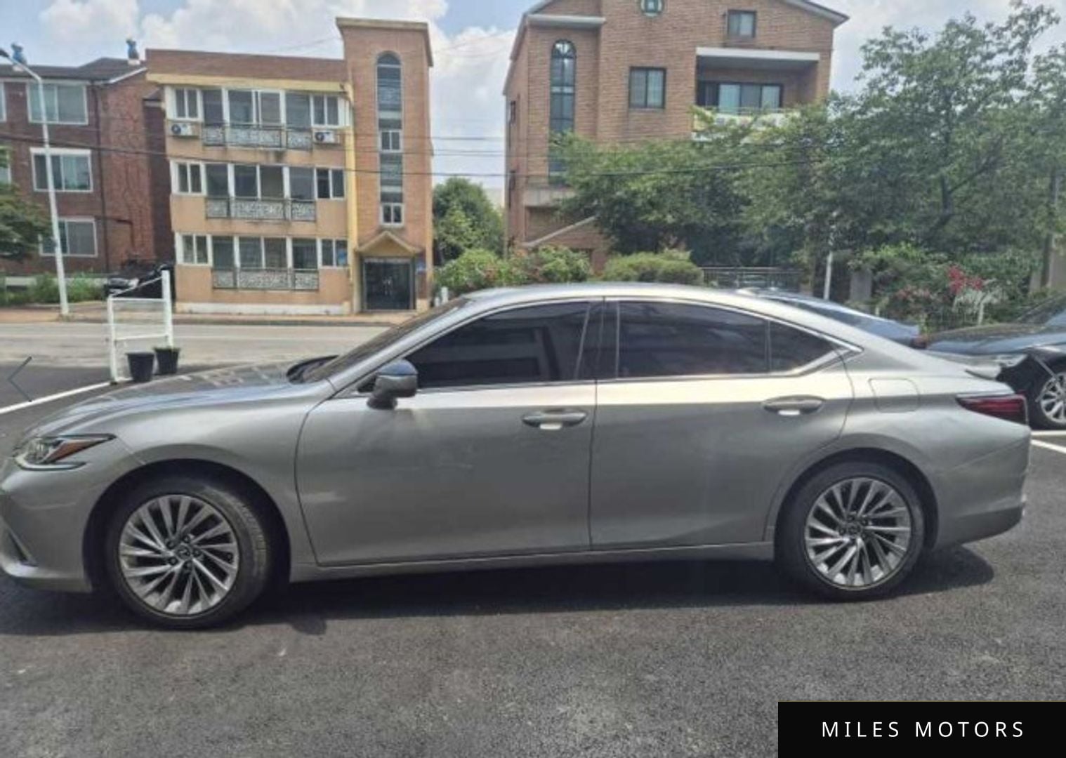 Лексус ES300h 2023 — миниатюра 3