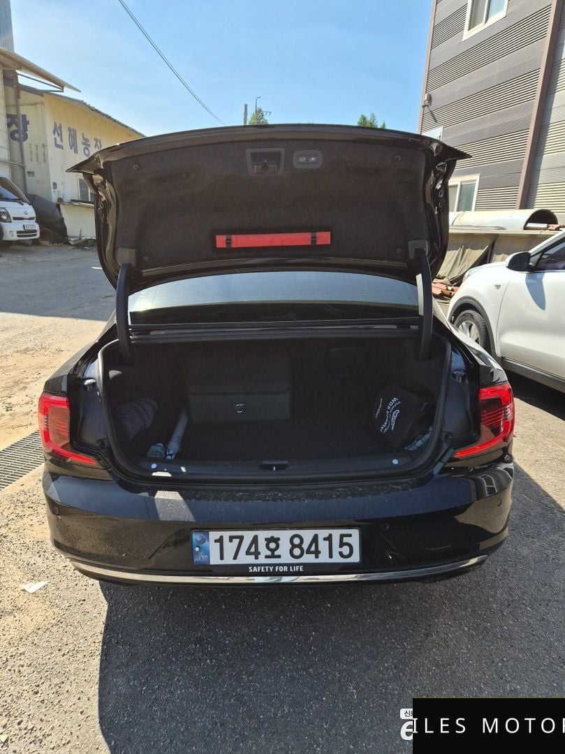Volvo S90 2024 — миниатюра 7
