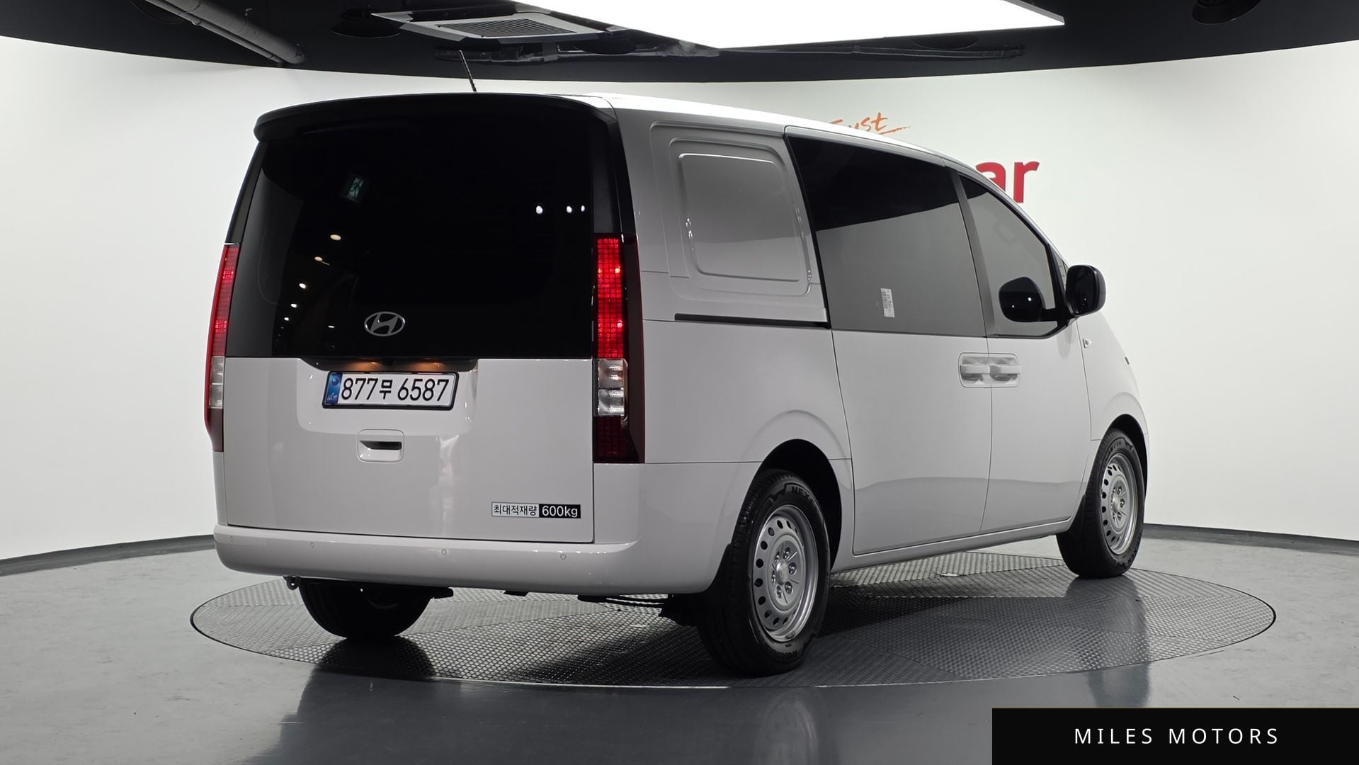 Hyundai Staria 2025 — миниатюра 2
