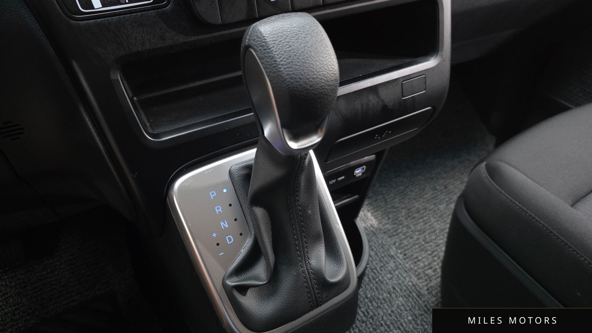 Hyundai Staria 2025 — миниатюра 9