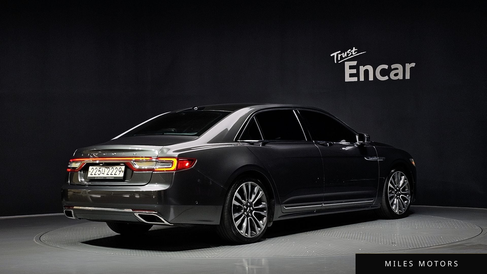 Lincoln Continental 2017 — миниатюра 2