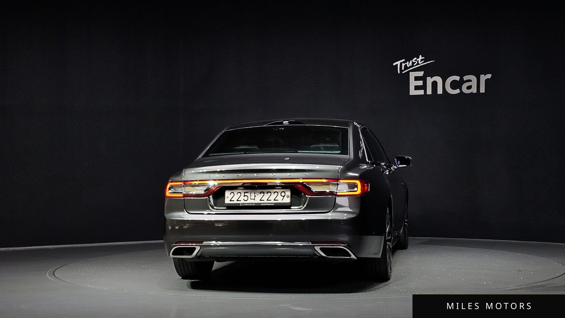 Lincoln Continental 2017 — миниатюра 4