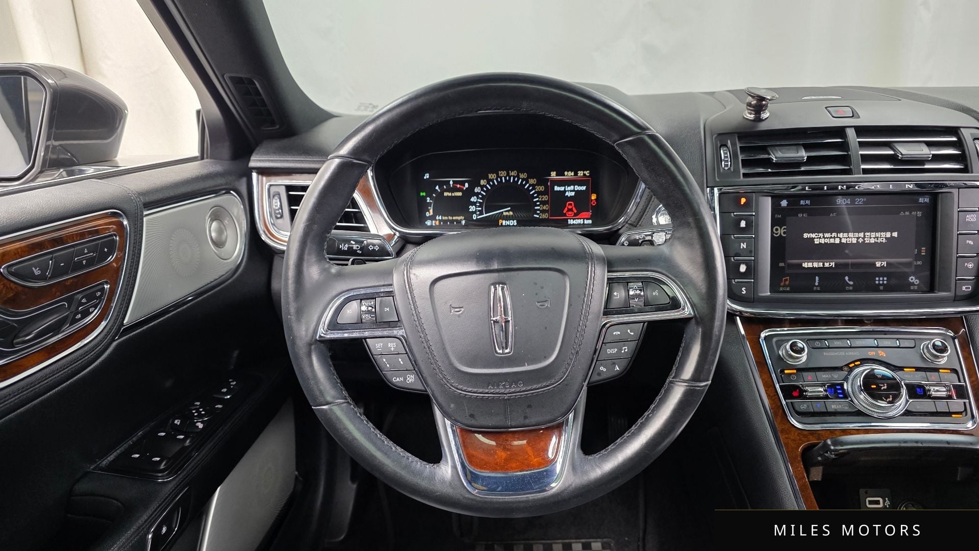 Lincoln Continental 2017 — миниатюра 12