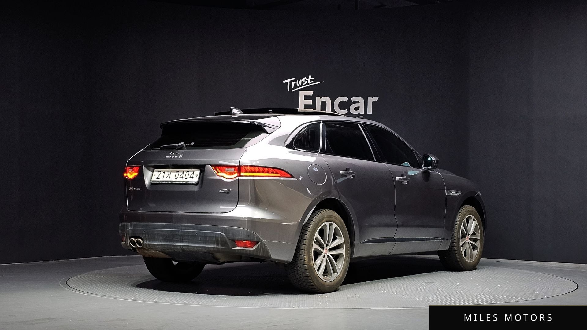 Jaguar F-PACE 2017 — миниатюра 2