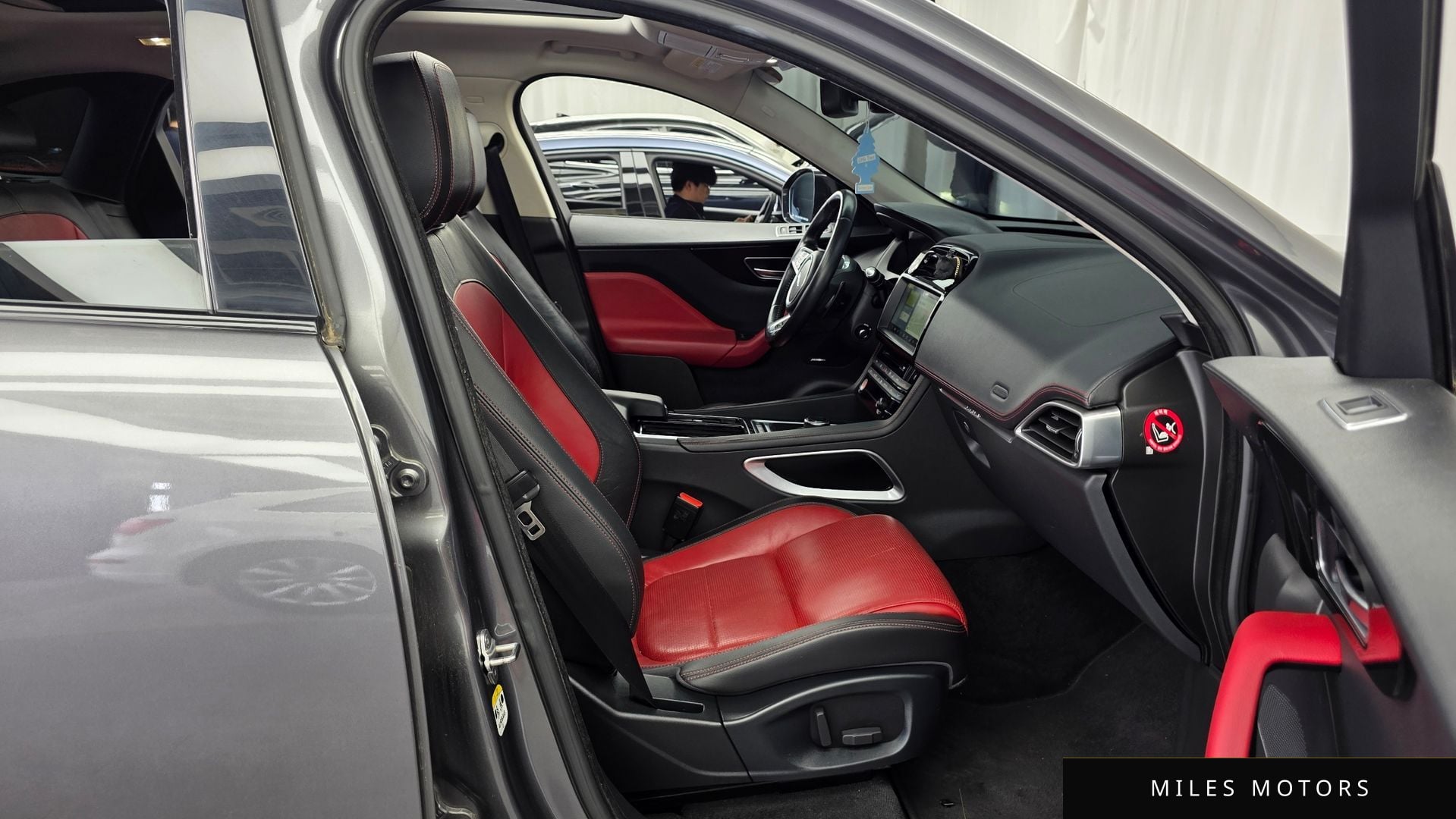 Jaguar F-PACE 2017 — миниатюра 11