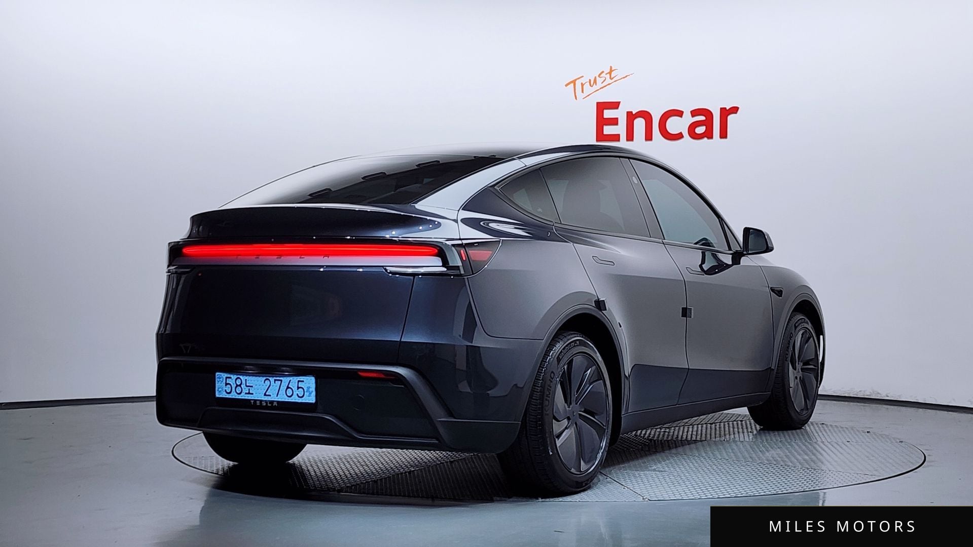 Tesla Model Y 2025 — миниатюра 2
