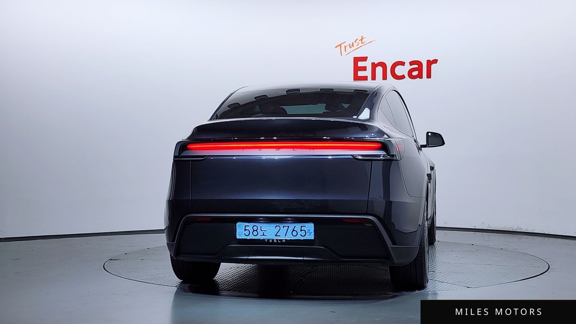 Tesla Model Y 2025 — миниатюра 4