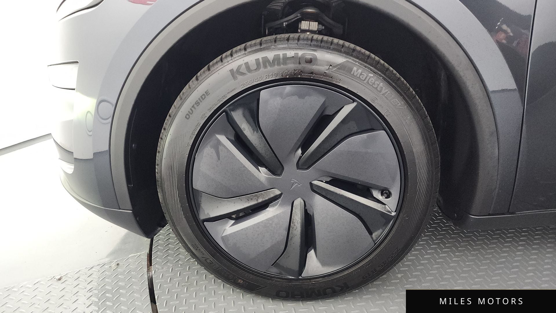 Tesla Model Y 2025 — миниатюра 5