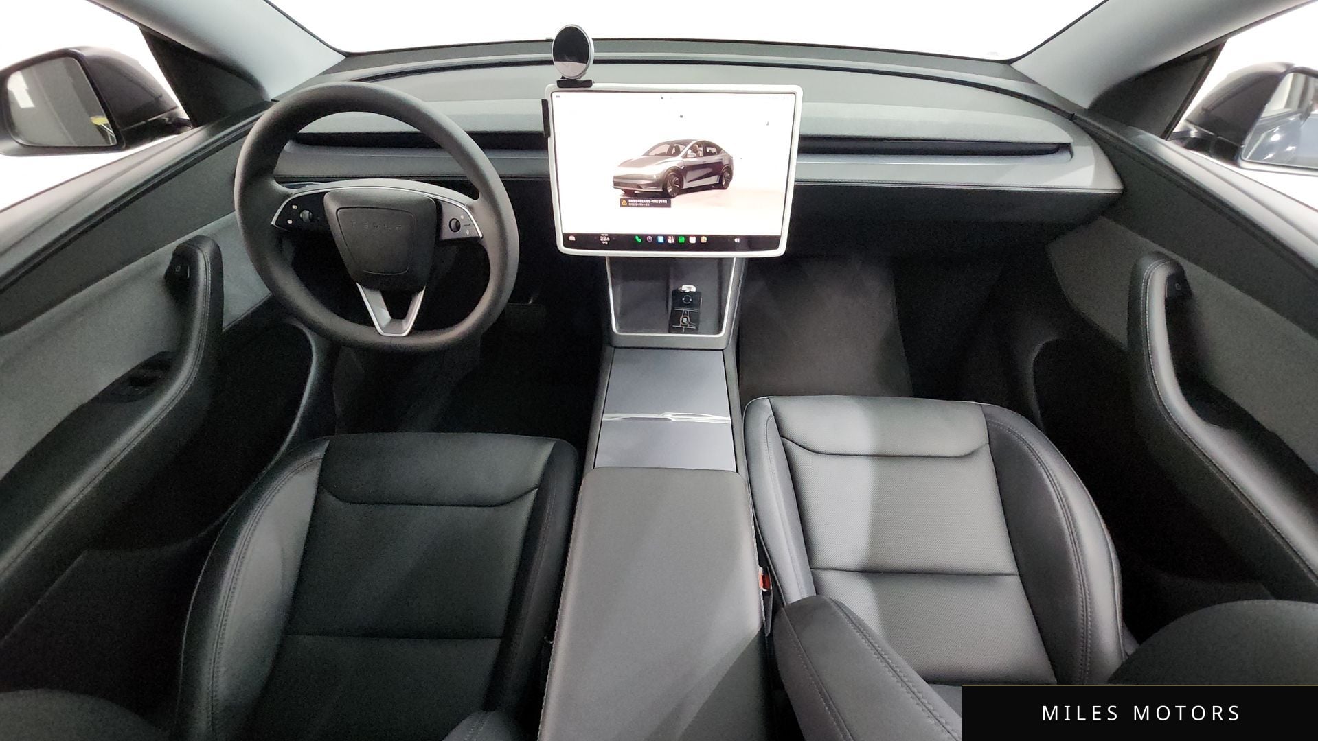 Tesla Model Y 2025 — миниатюра 10