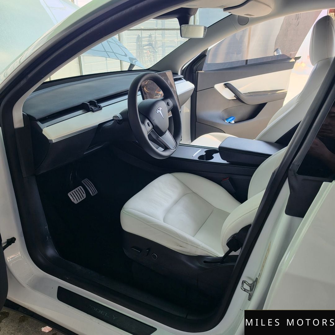 Tesla Model Y 2022 — миниатюра 8