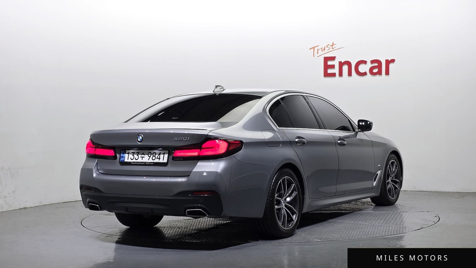 BMW 5 Series (G30) 2023 — миниатюра 2