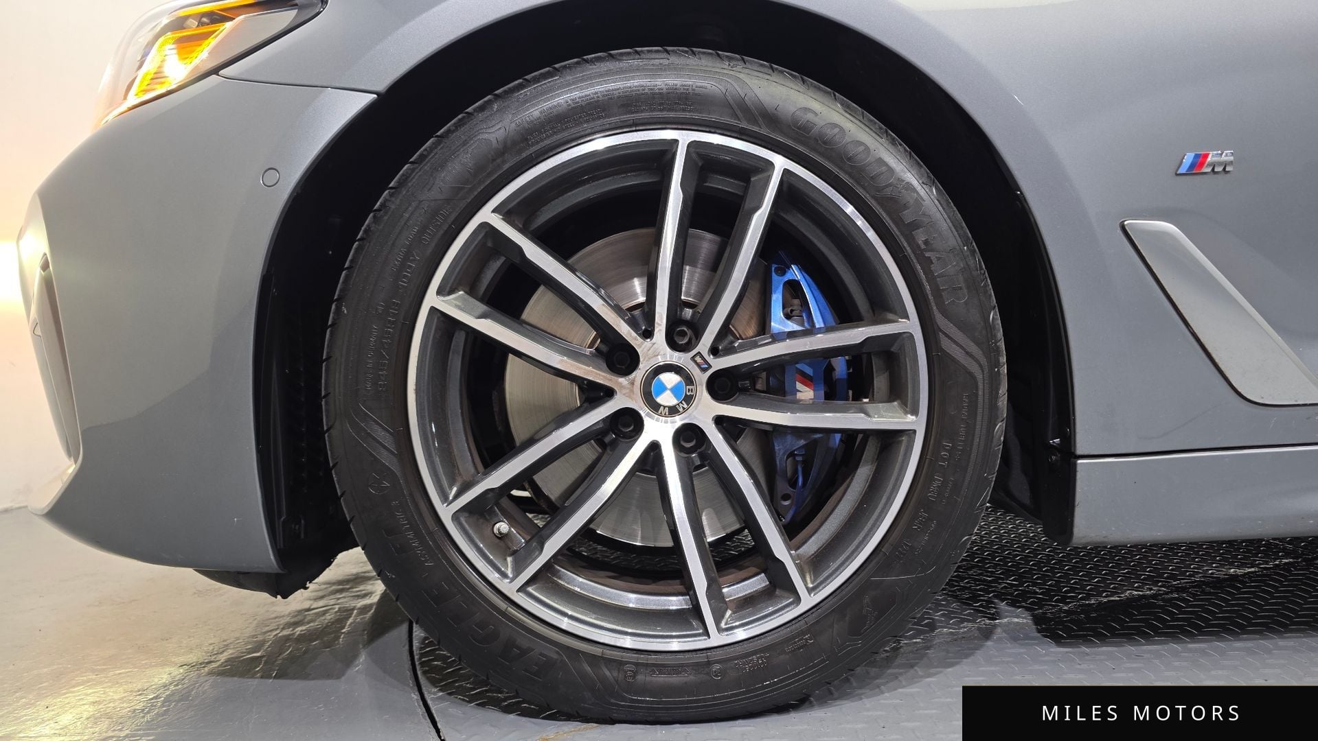 BMW 5 Series (G30) 2023 — миниатюра 5