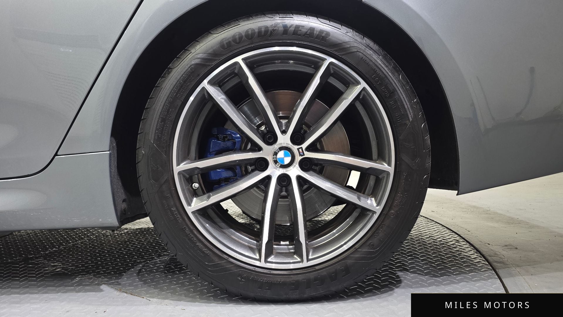 BMW 5 Series (G30) 2023 — миниатюра 7