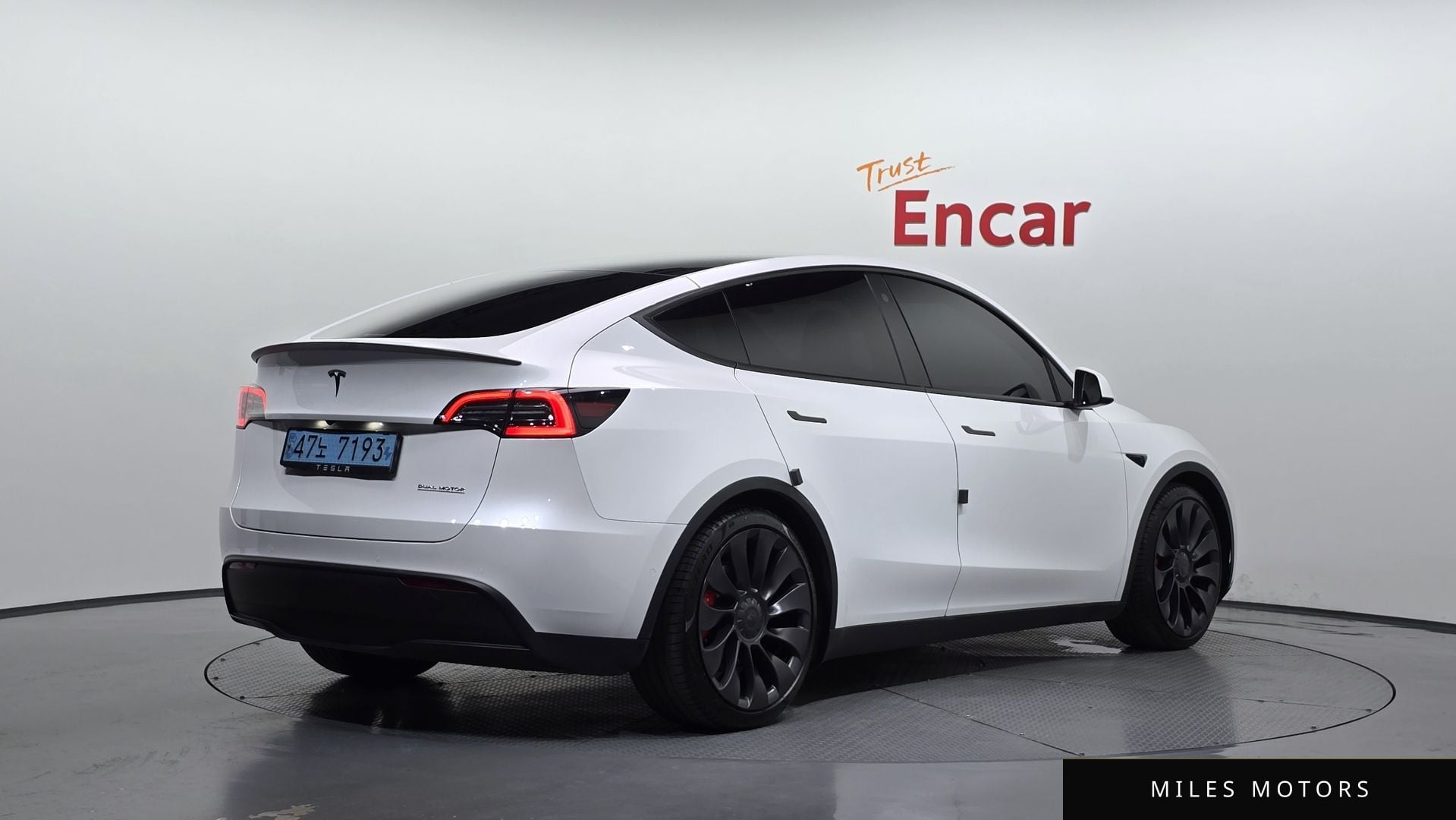 Tesla Model Y 2021 — миниатюра 2