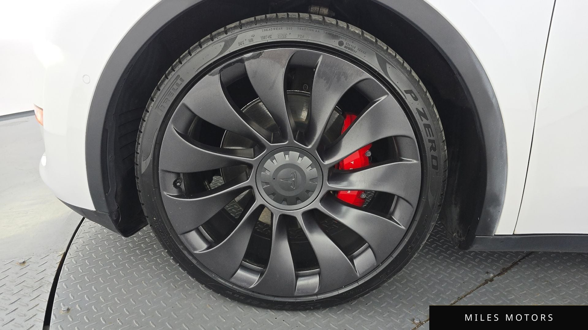 Tesla Model Y 2021 — миниатюра 5