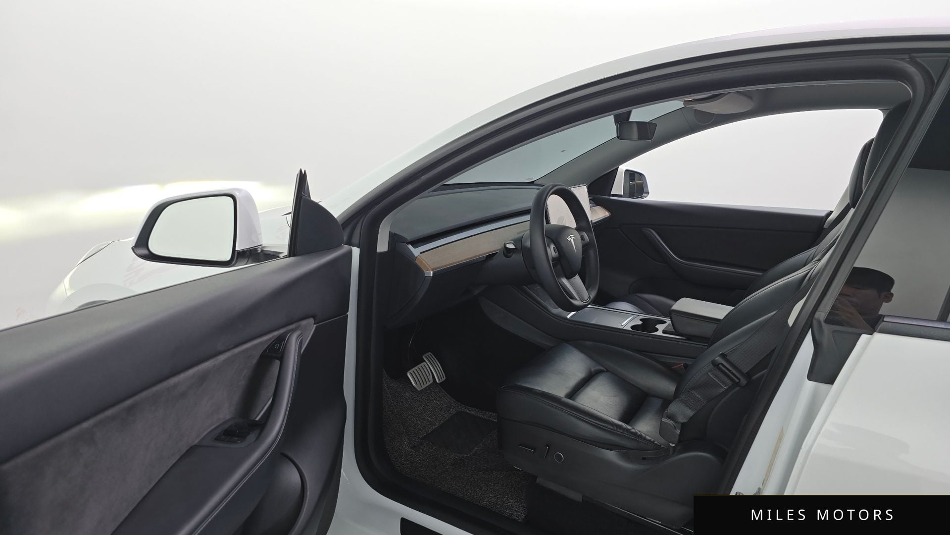 Tesla Model Y 2021 — миниатюра 12
