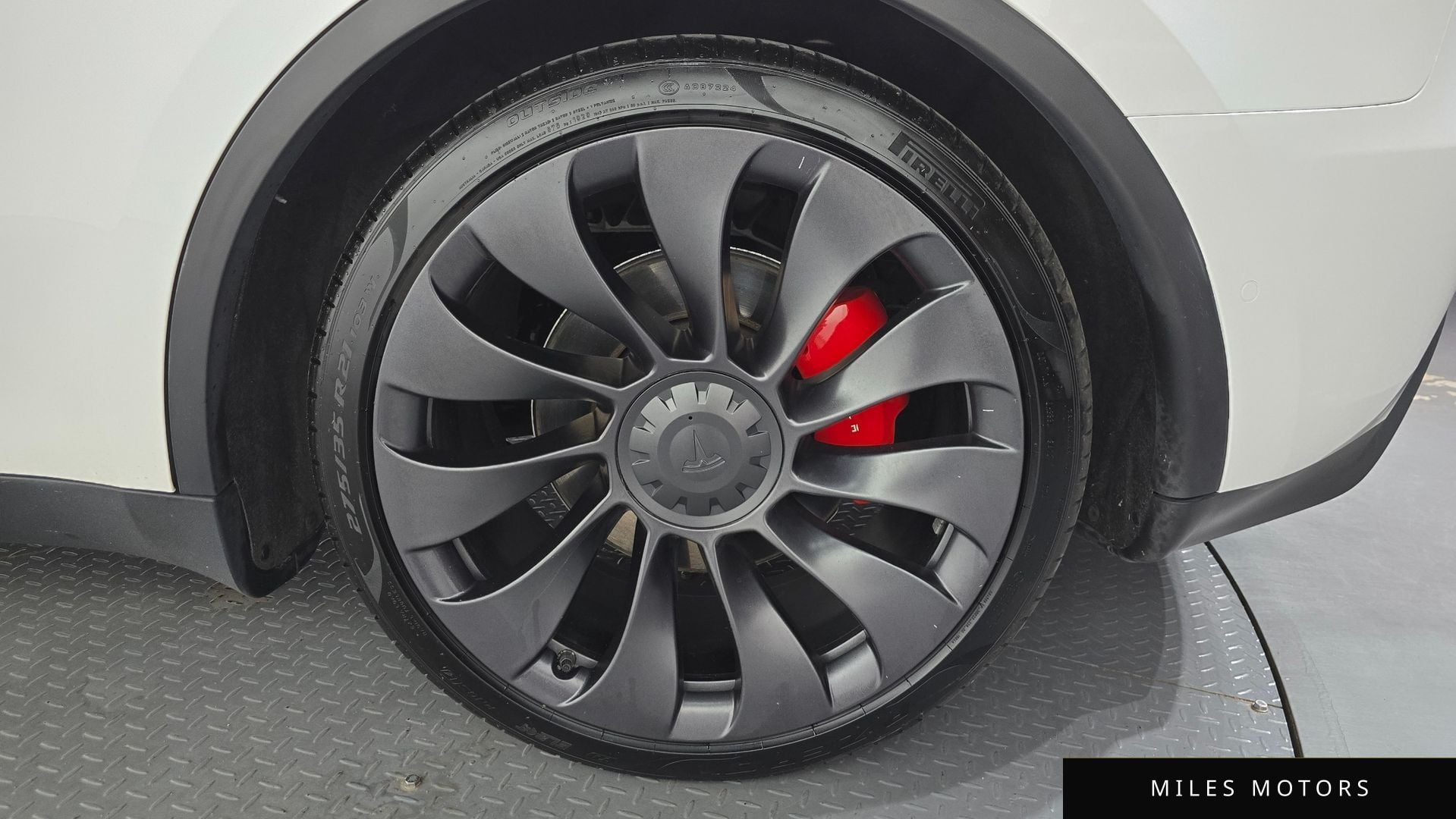 Tesla Model Y 2021 — миниатюра 6