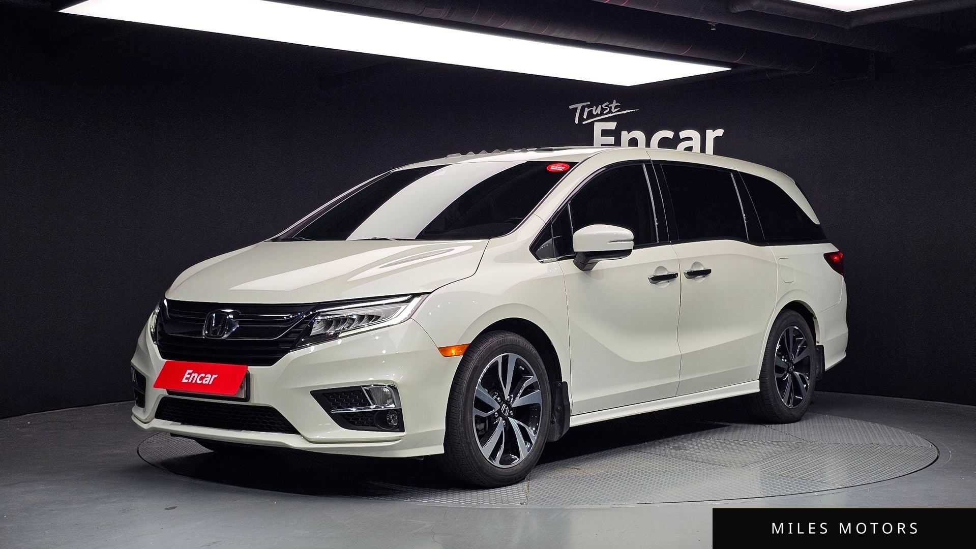 Honda Odyssey 2018 — фото 1 из 12