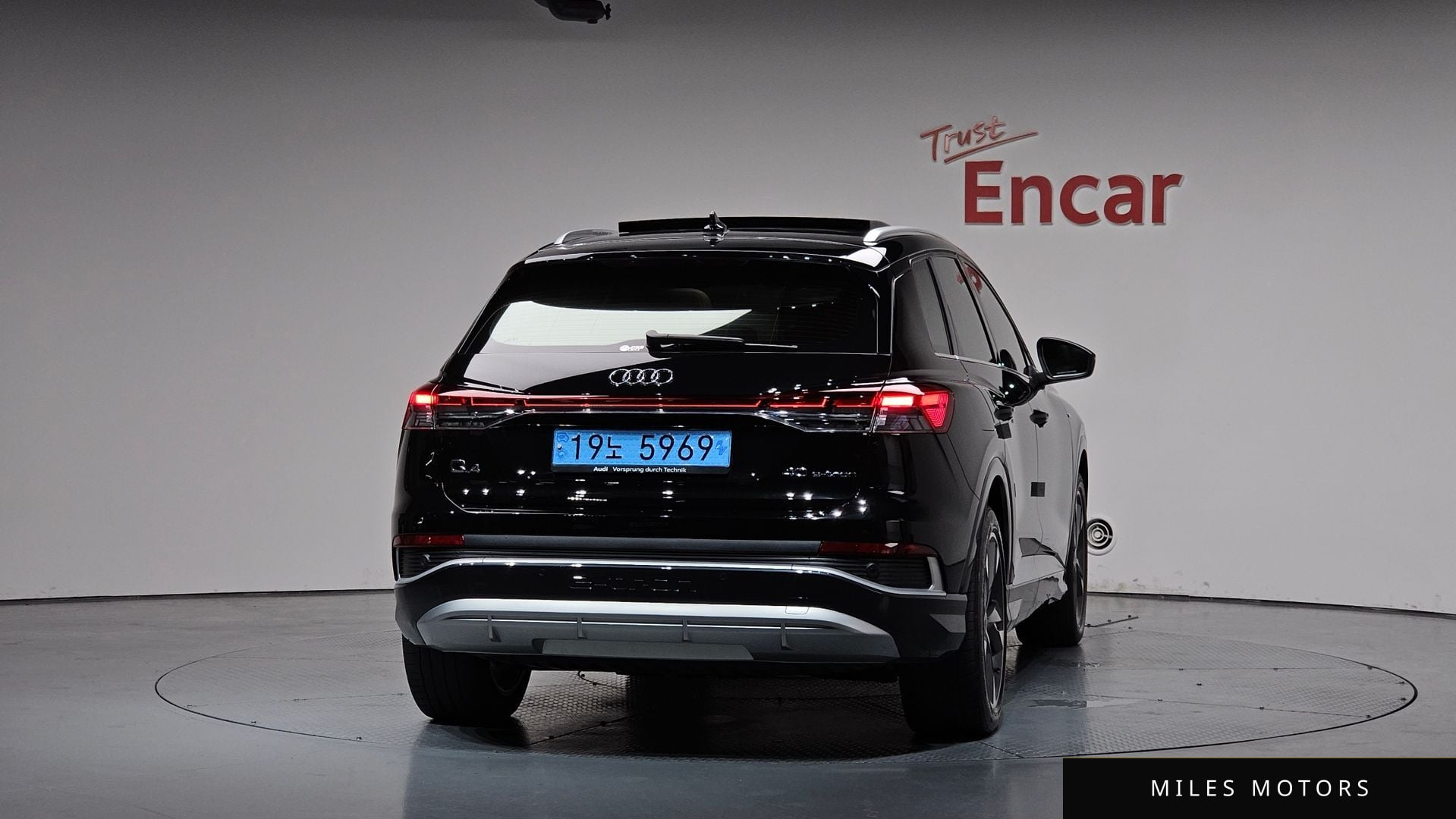 Audi Q4 e-tron 2023 — миниатюра 3