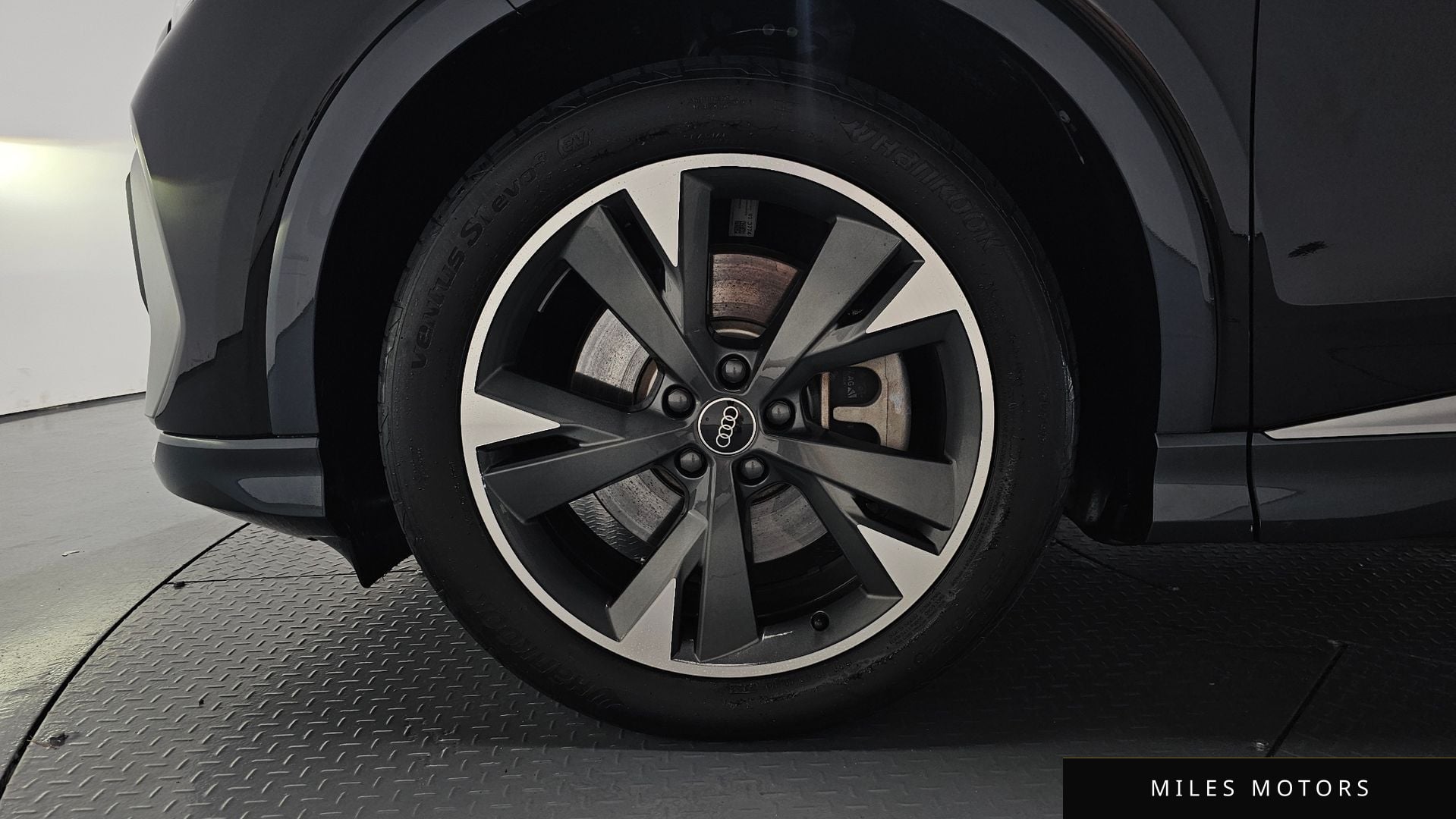 Audi Q4 e-tron 2023 — миниатюра 4