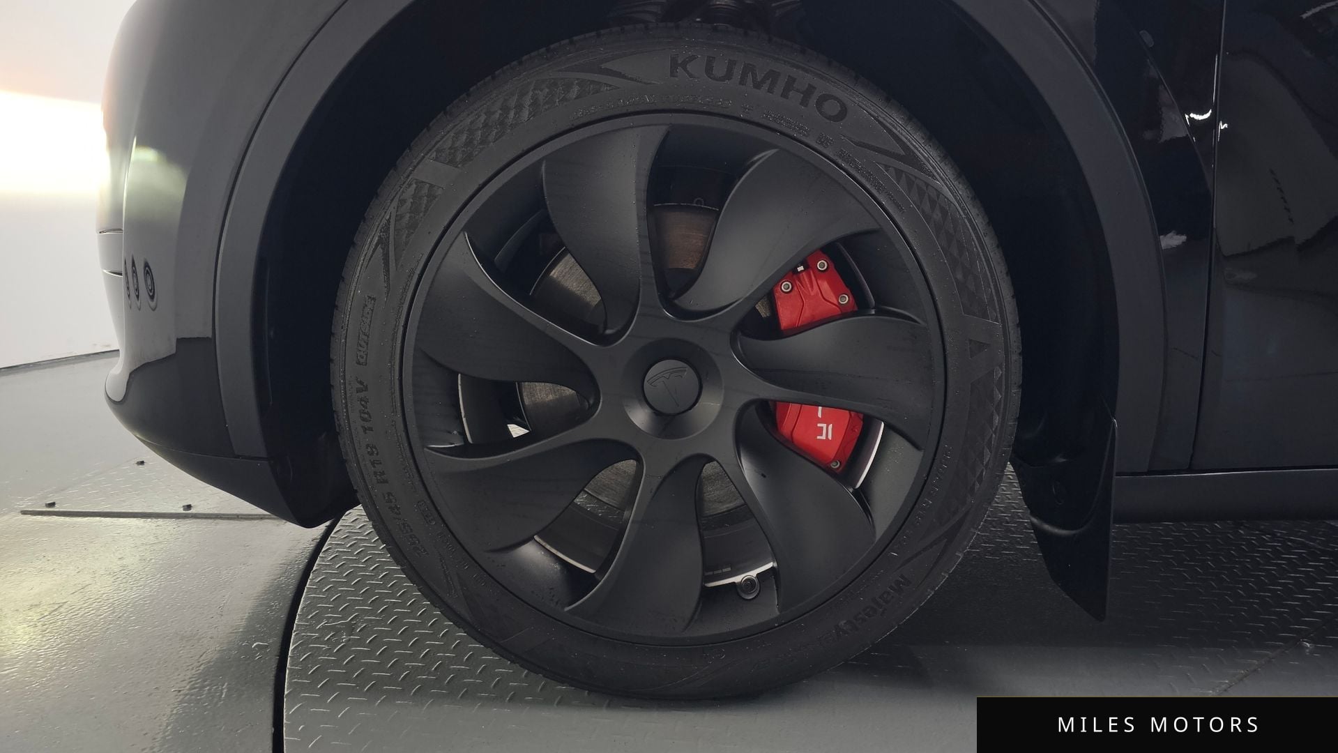 Tesla Model Y 2024 — миниатюра 4