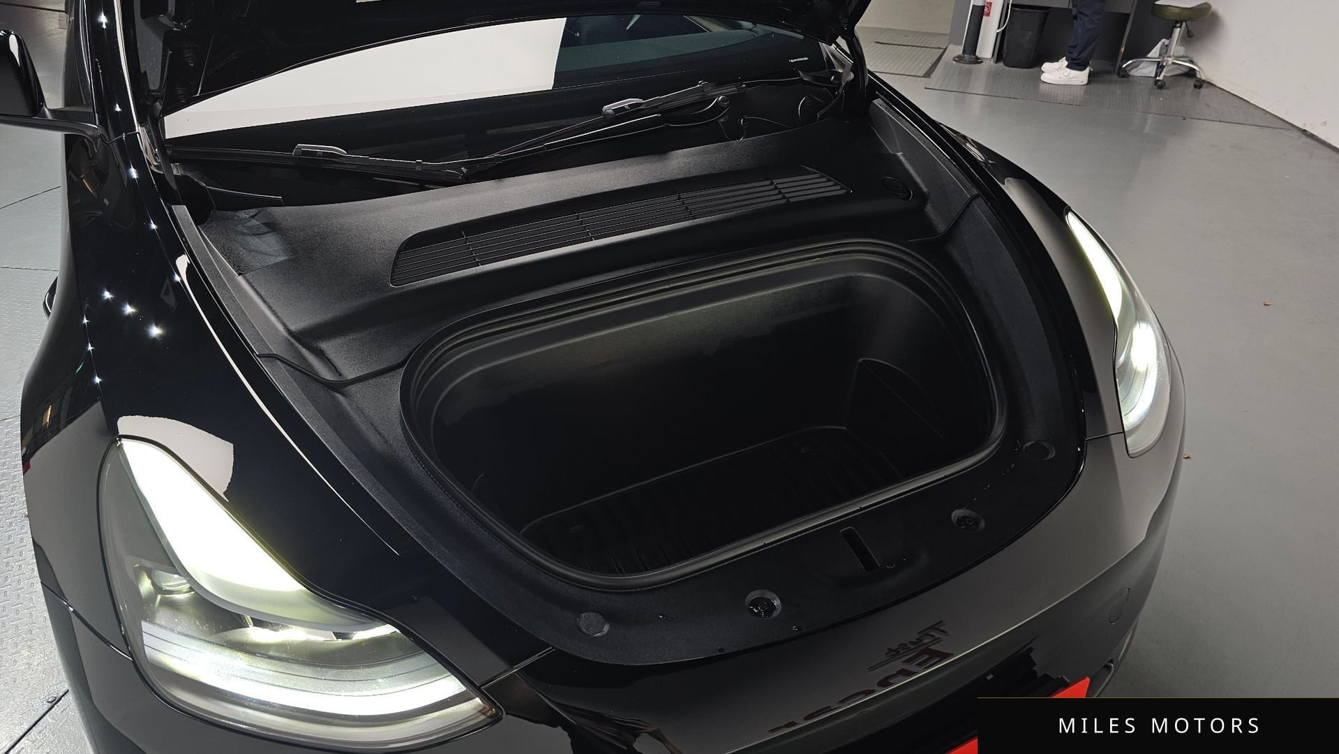 Tesla Model Y 2024 — миниатюра 5