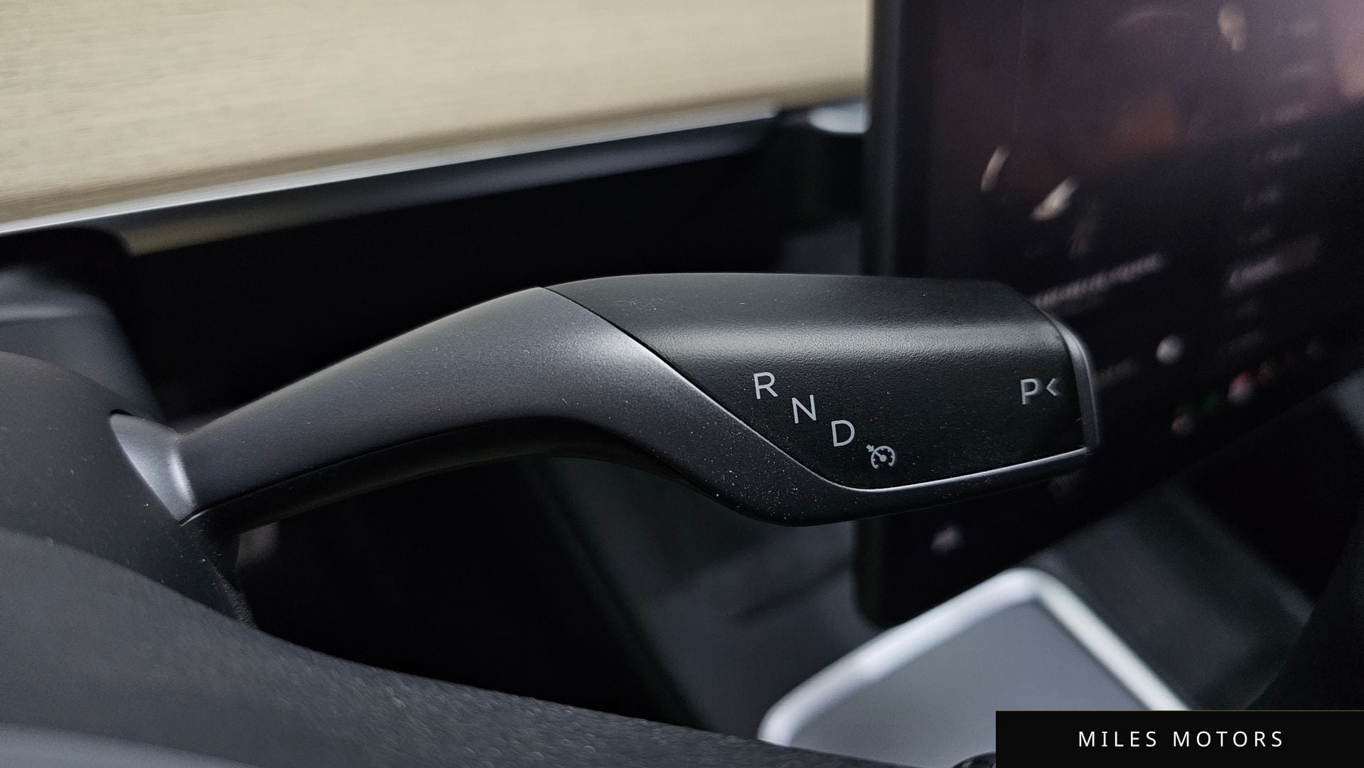 Tesla Model Y 2024 — миниатюра 11