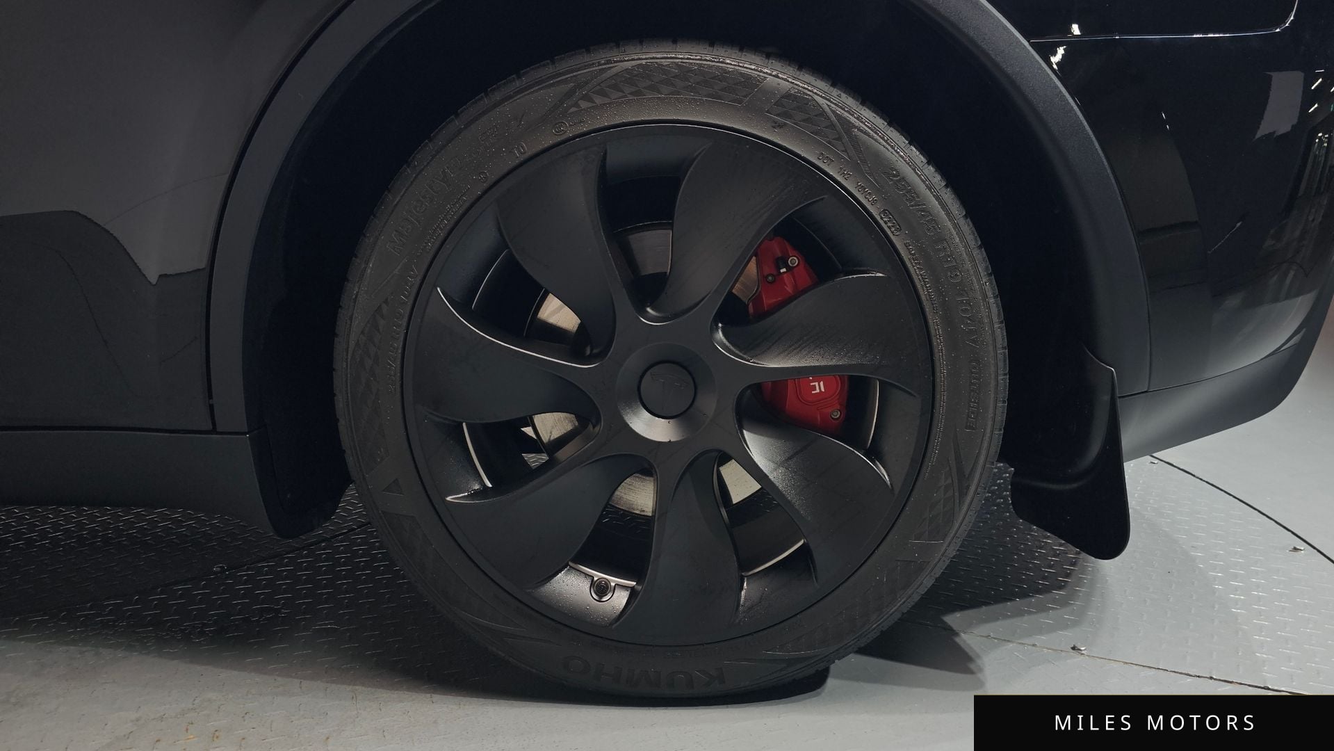 Tesla Model Y 2024 — миниатюра 6