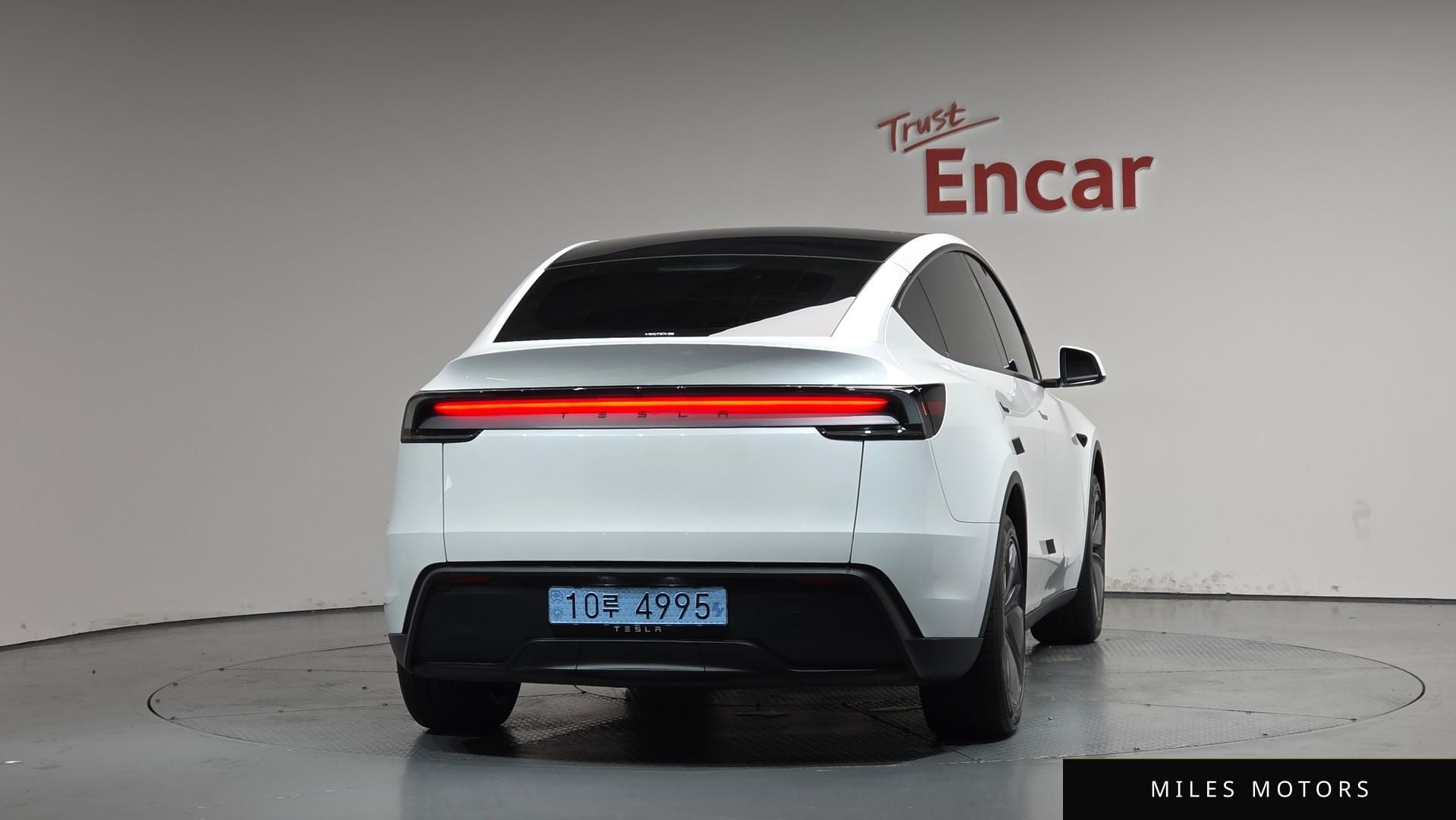 Tesla Model Y 2025 — миниатюра 3