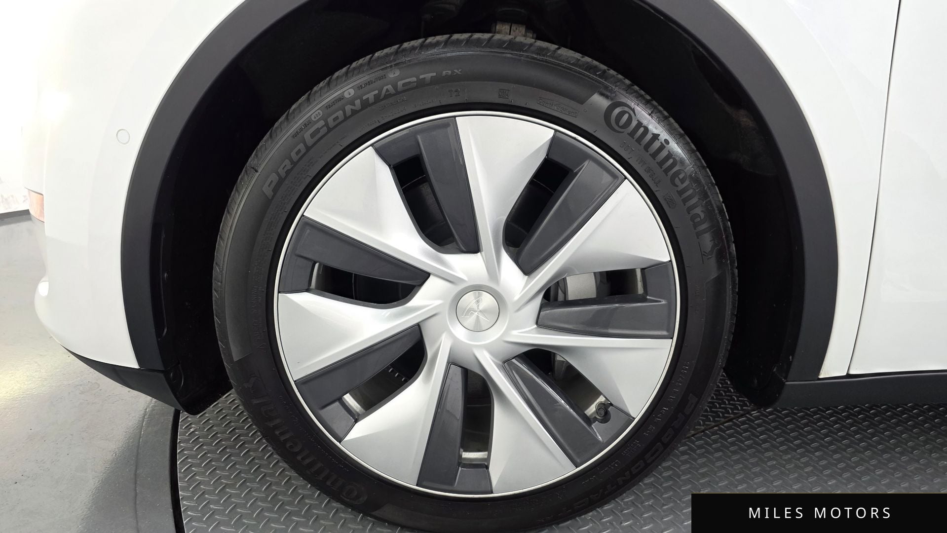 Tesla Model Y 2022 — миниатюра 5