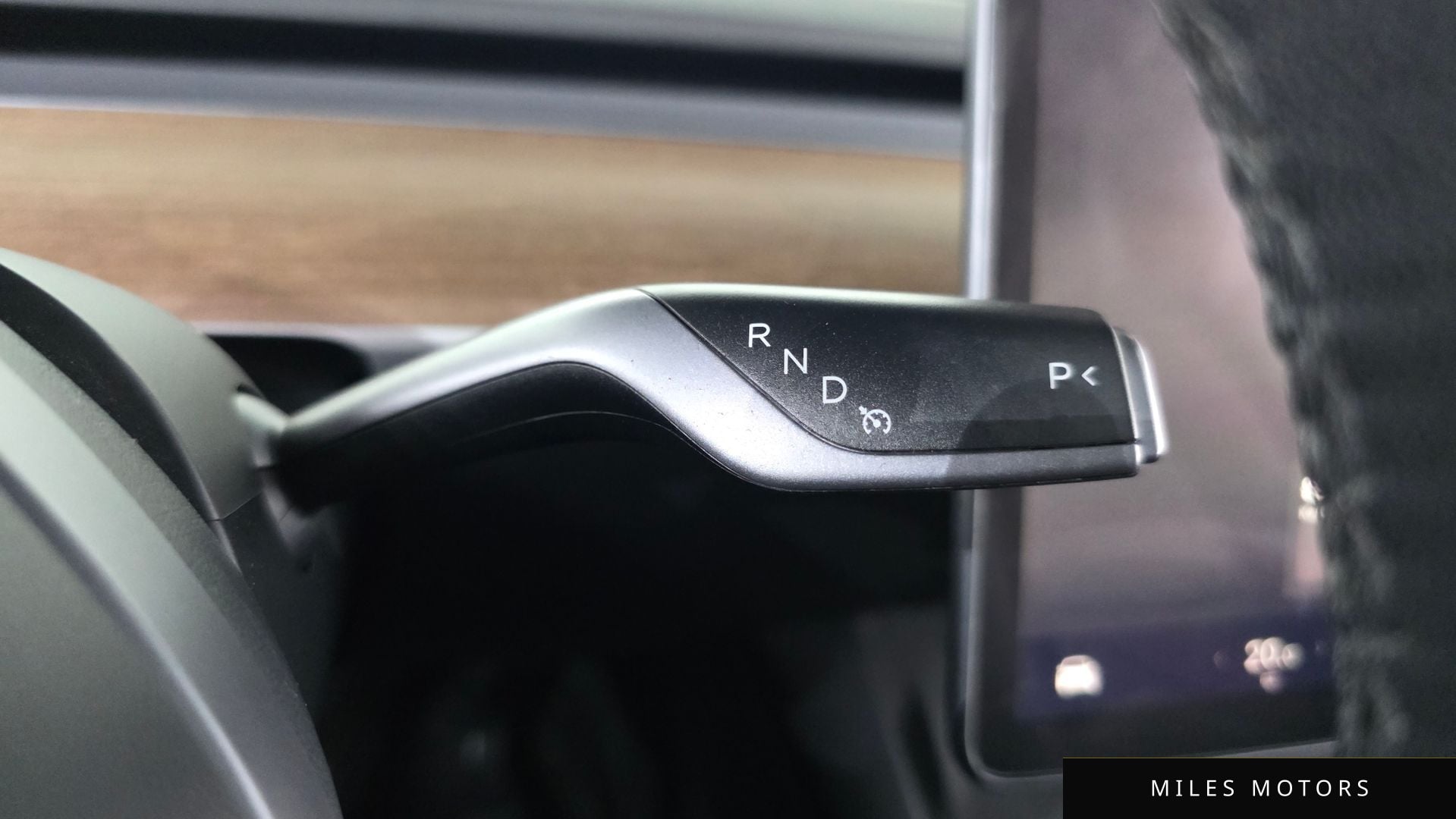 Tesla Model Y 2022 — миниатюра 12
