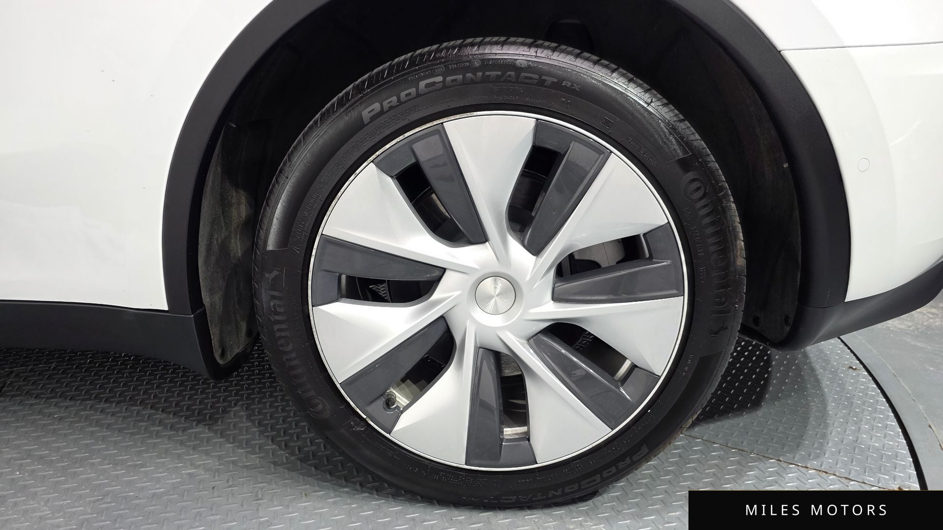 Tesla Model Y 2022 — миниатюра 7