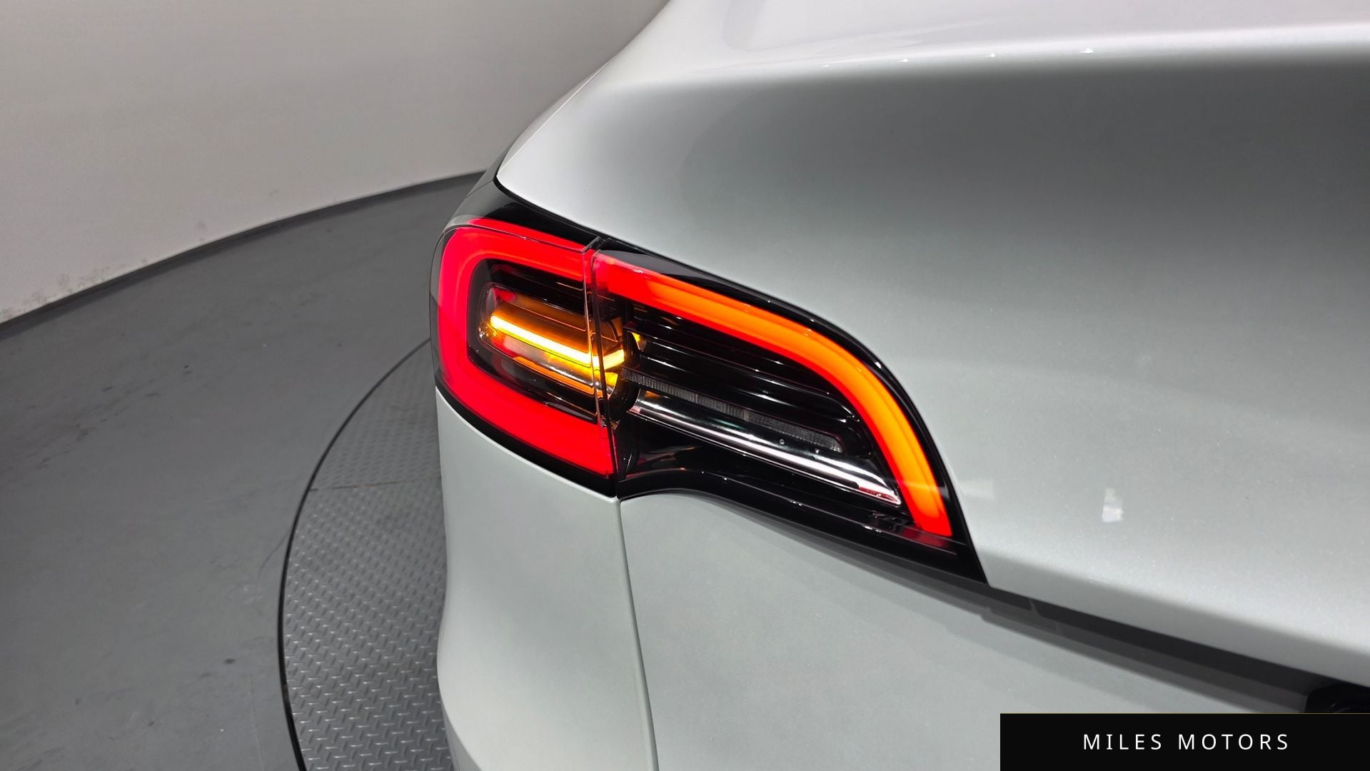 Tesla Model Y 2022 — миниатюра 9