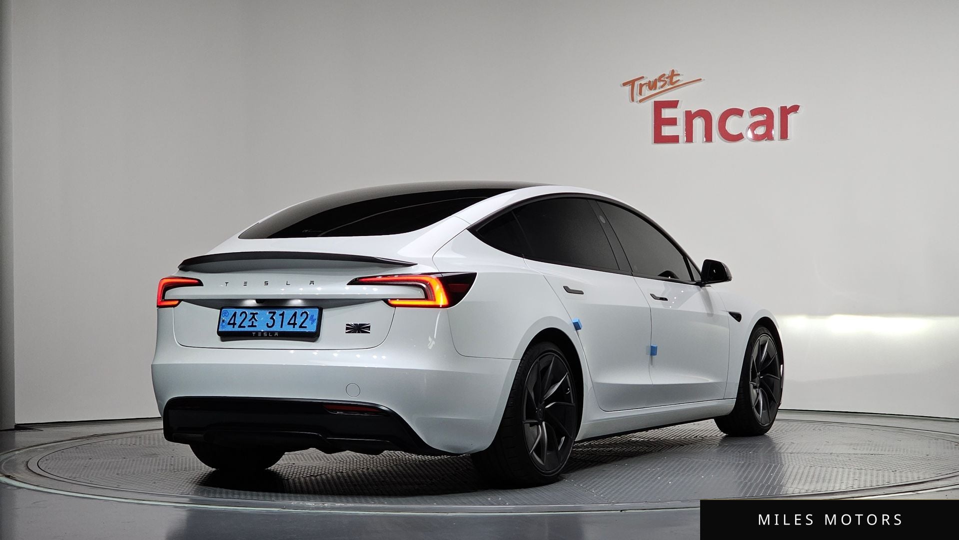 Tesla Model 3 2024 — миниатюра 2