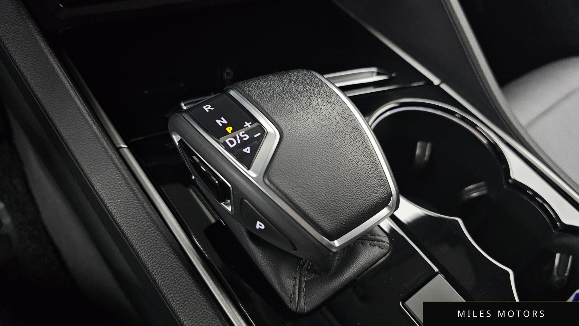 Volkswagen Touareg 2023 — миниатюра 12