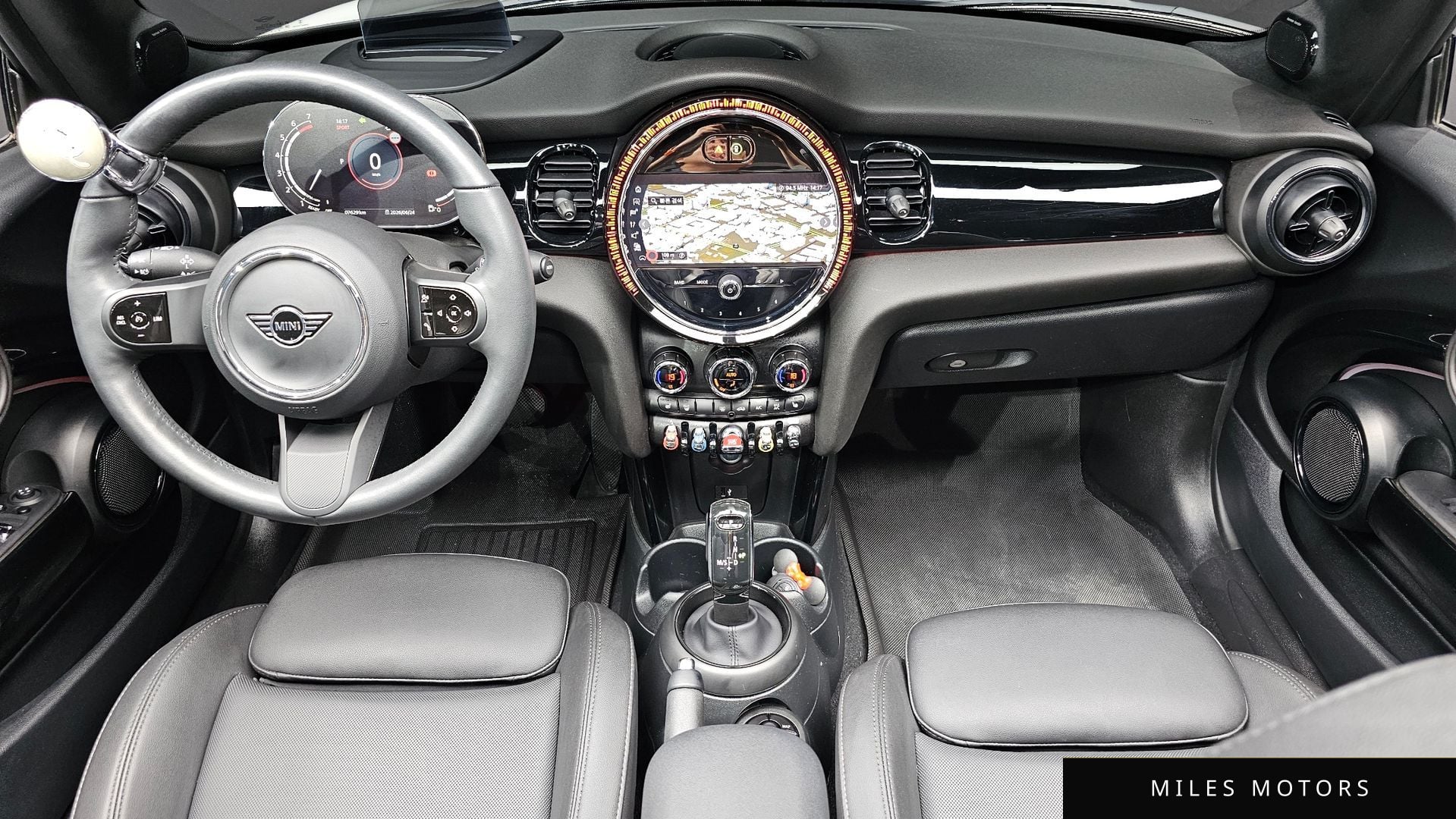 MINI Cooper Convertible 2024 — миниатюра 10