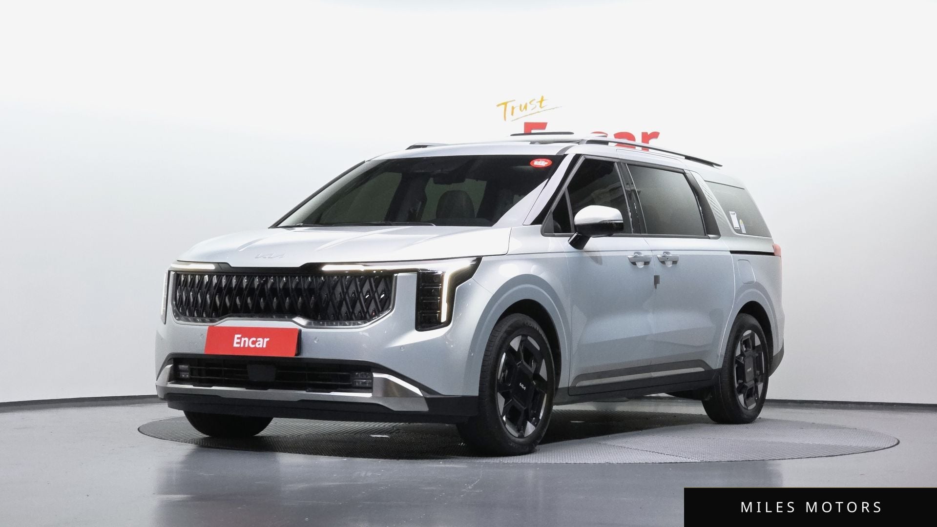 Kia Canival 2024 — фото 1 из 12