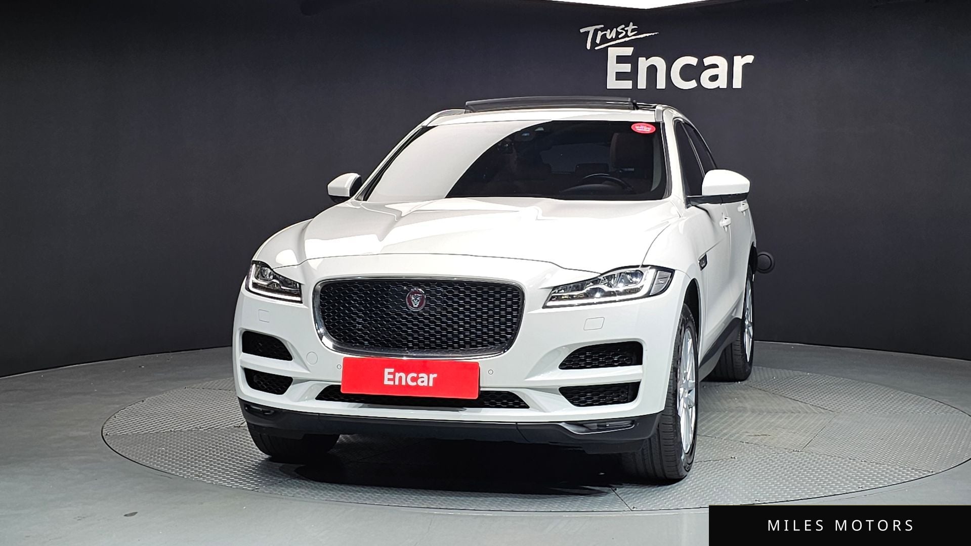 Jaguar F-PACE 2019 — миниатюра 3