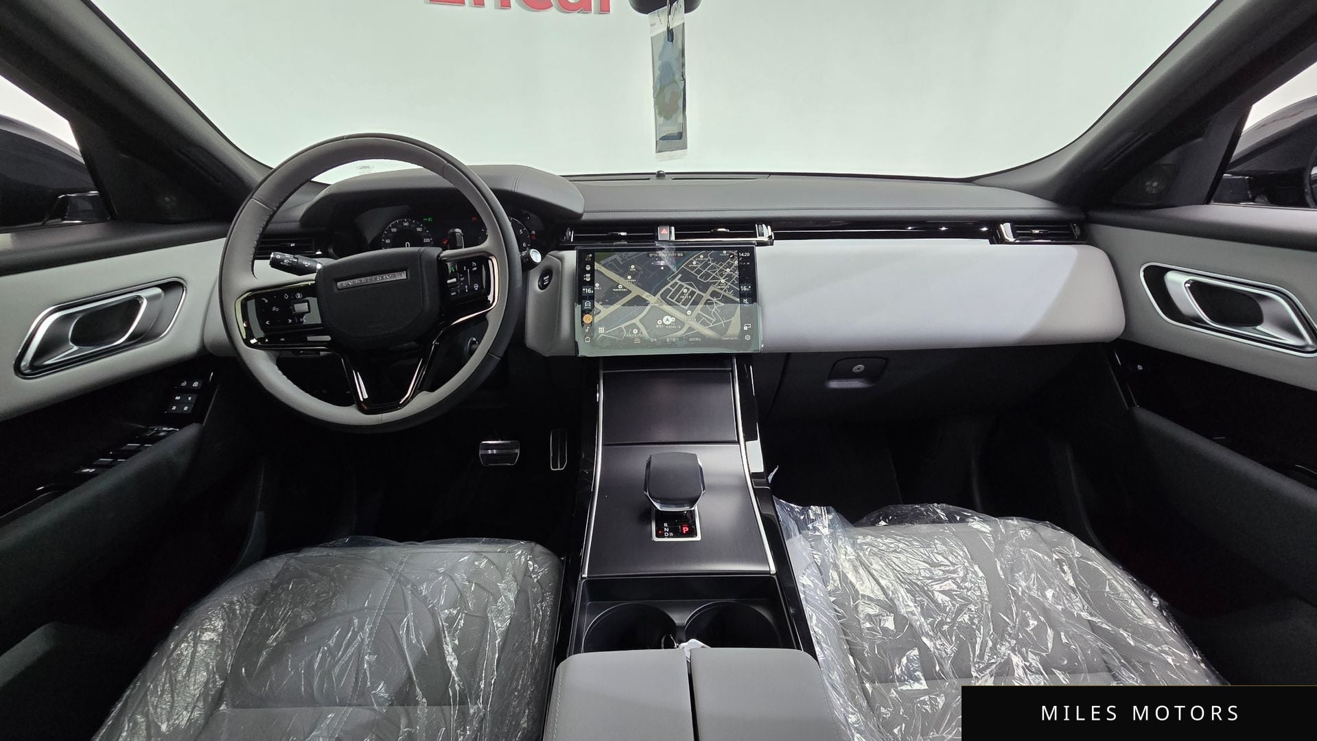 Land Rover Range Rover Velar 2026 — миниатюра 10
