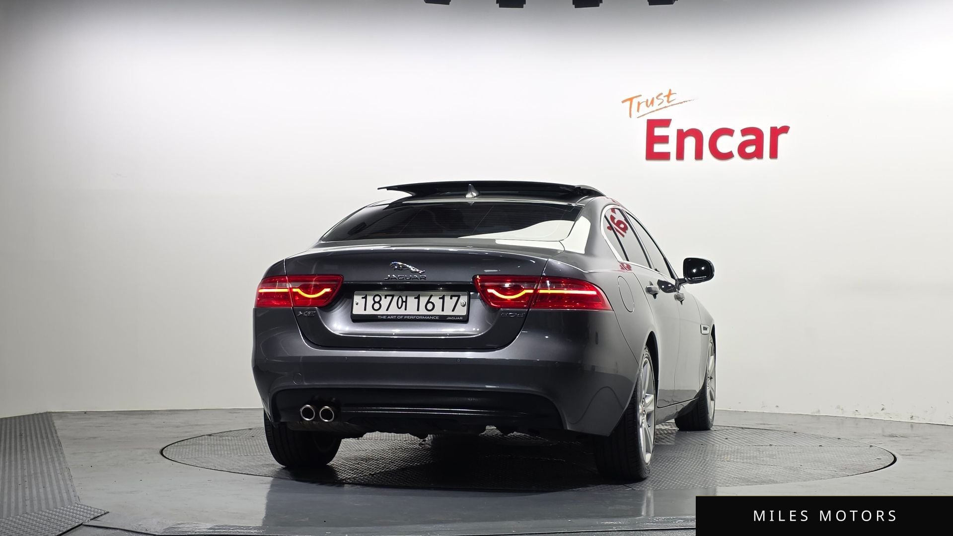 Jaguar XE 2016 — миниатюра 4