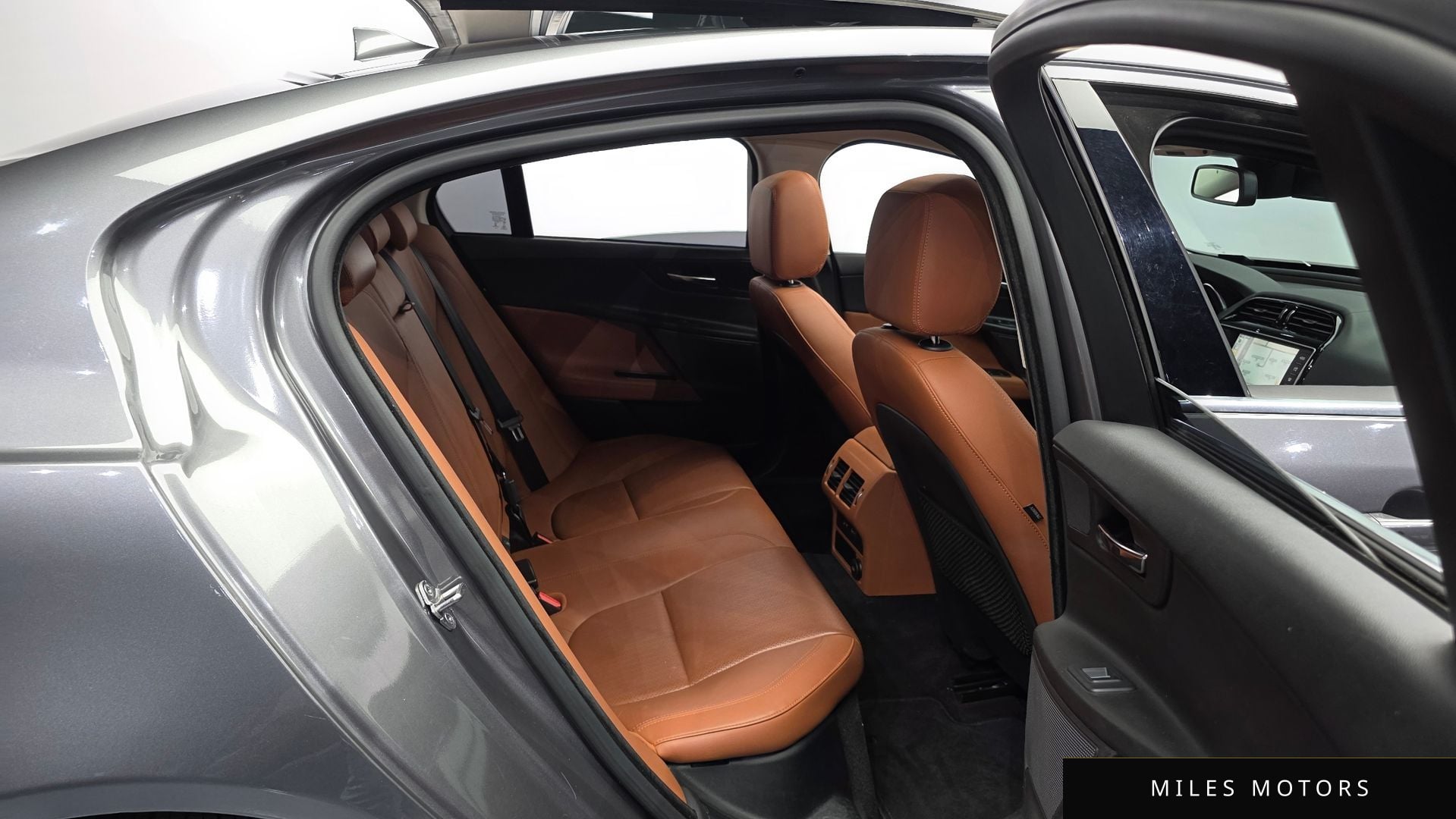 Jaguar XE 2016 — миниатюра 11