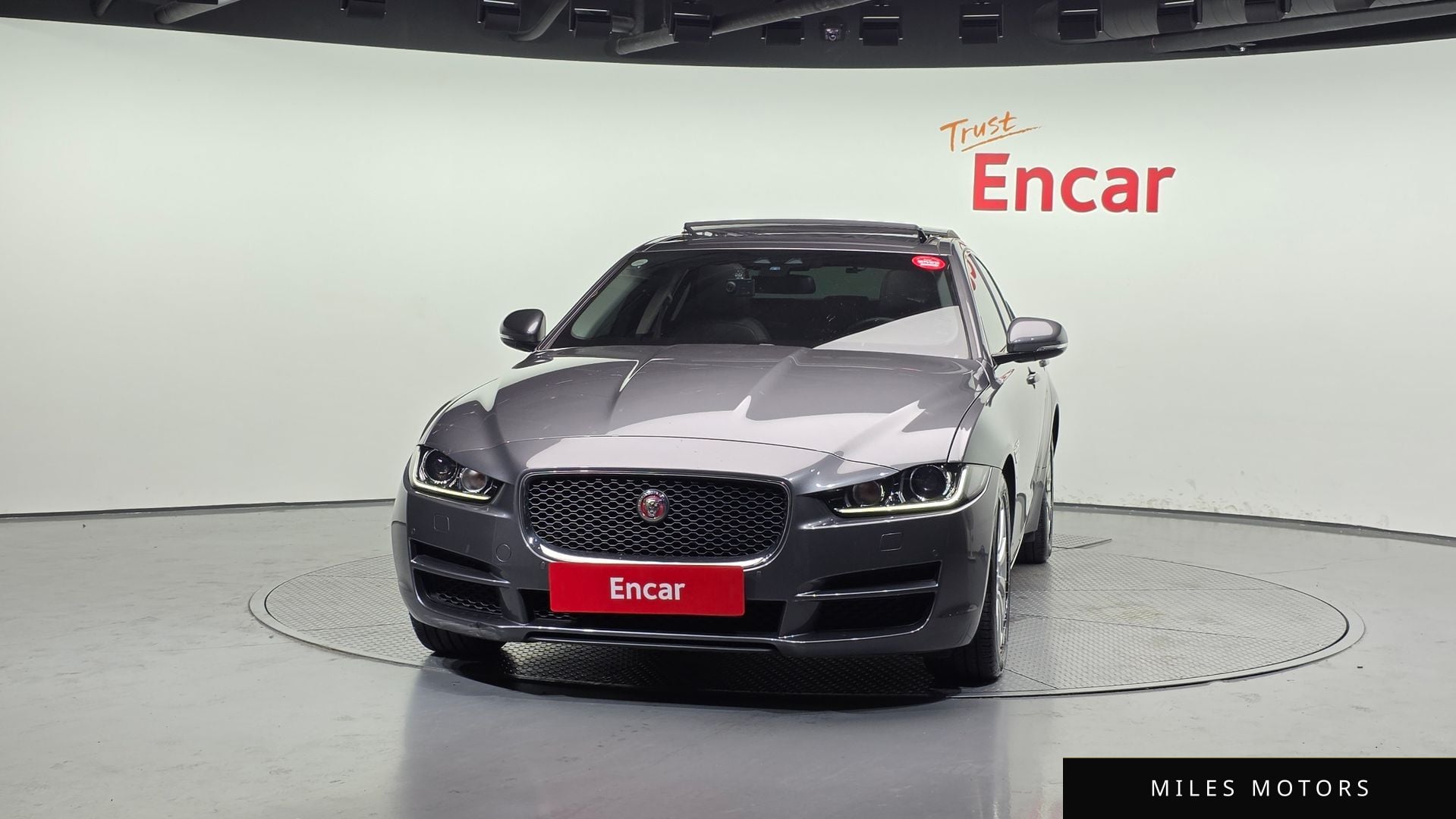 Jaguar XE 2018 — миниатюра 3
