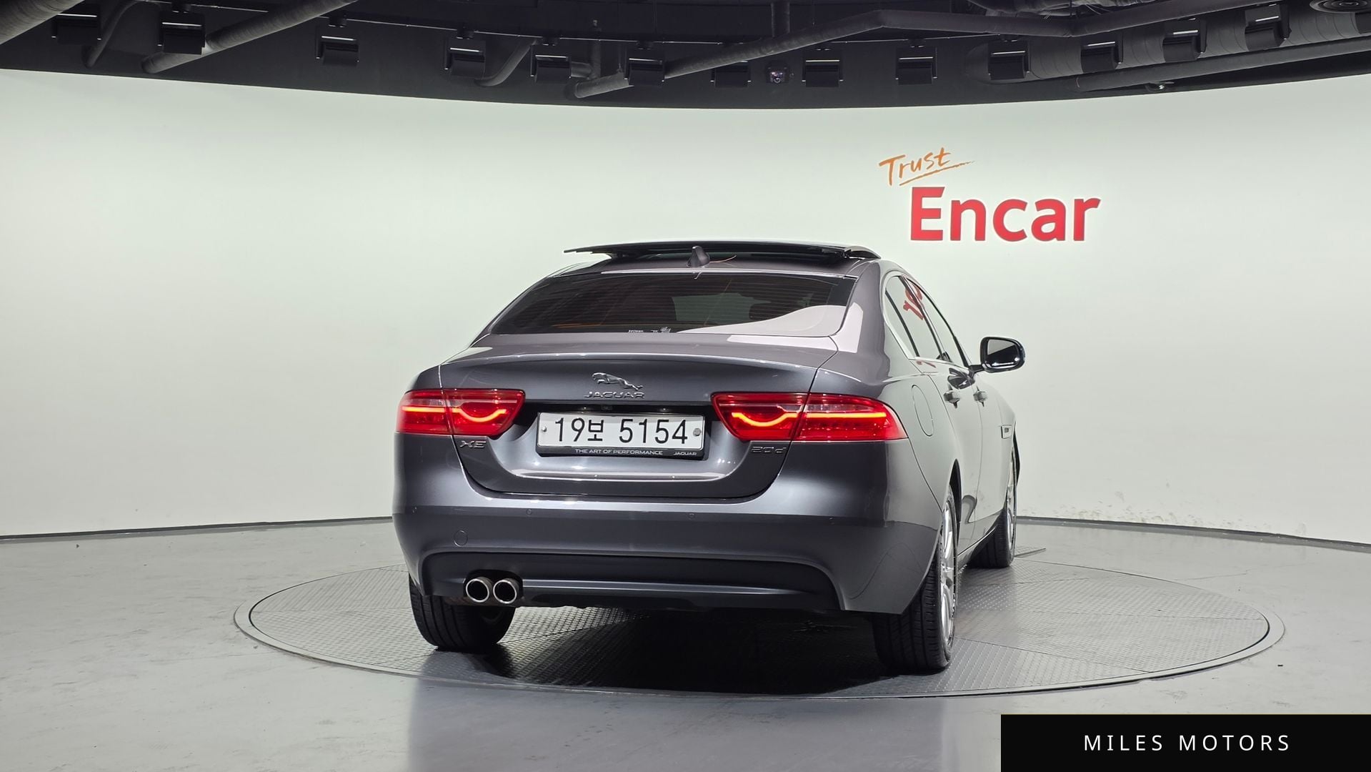Jaguar XE 2018 — миниатюра 4