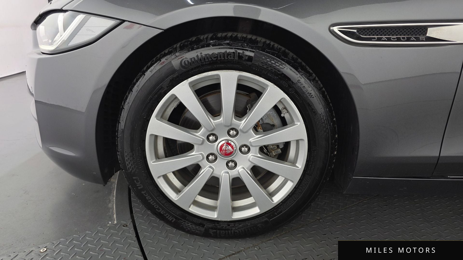 Jaguar XE 2018 — миниатюра 5