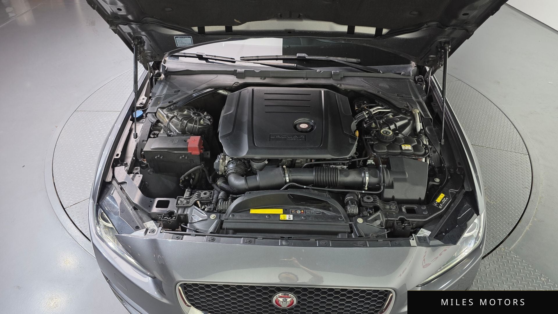 Jaguar XE 2018 — миниатюра 6