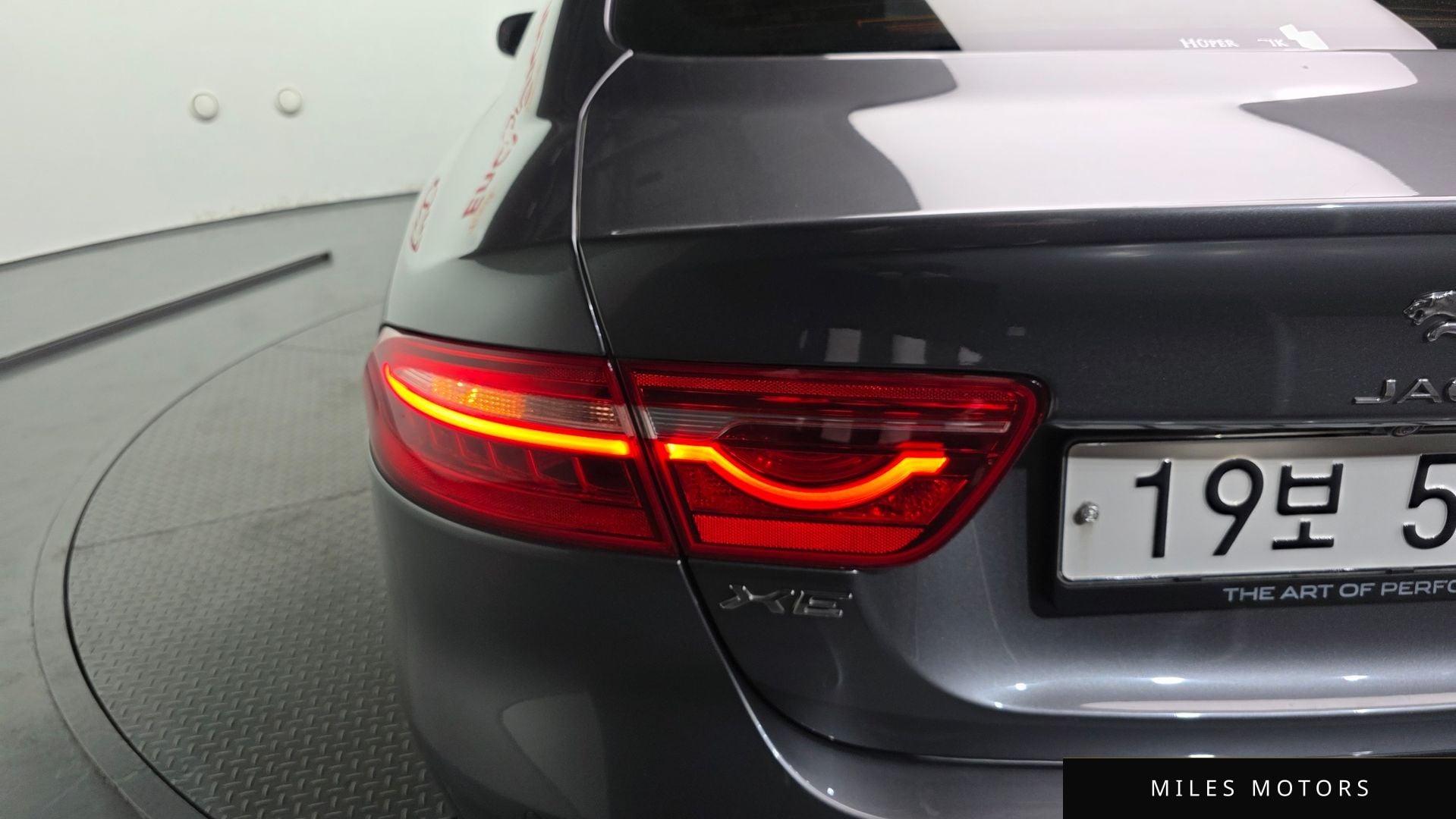 Jaguar XE 2018 — миниатюра 9