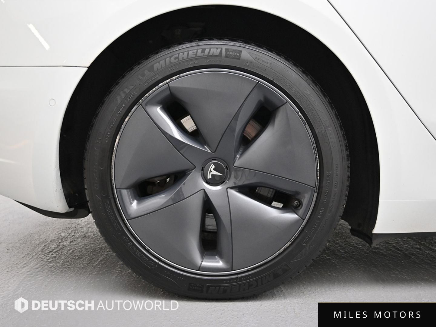 Tesla Model 3 2020 — миниатюра 5