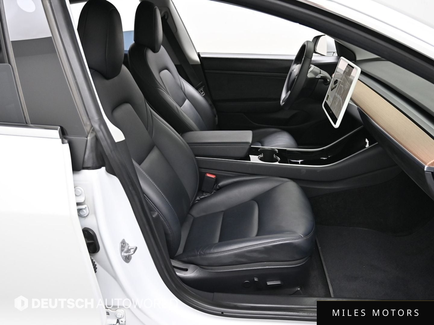 Tesla Model 3 2020 — миниатюра 9