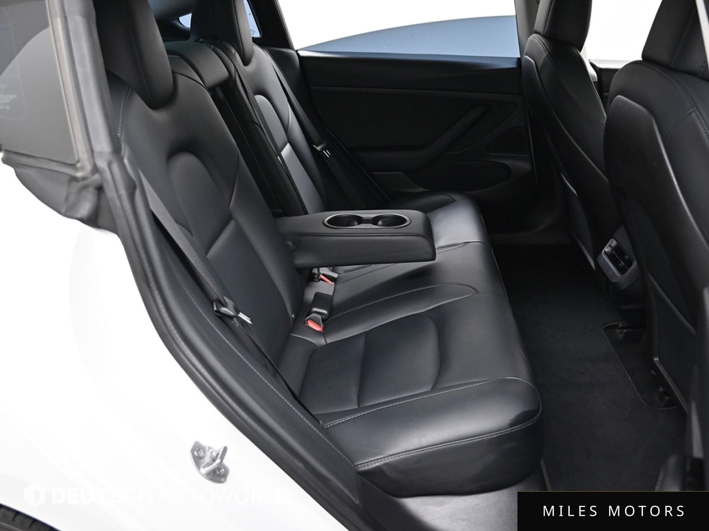 Tesla Model 3 2020 — миниатюра 11